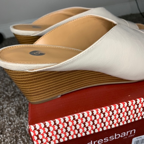 Dress Barn Beige Nude Wedge Heals - Picture 4 of 4